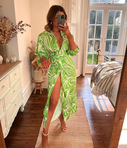 Robe maxi femme avec un élégant design floral et une fente flatteuse Chic und Stil