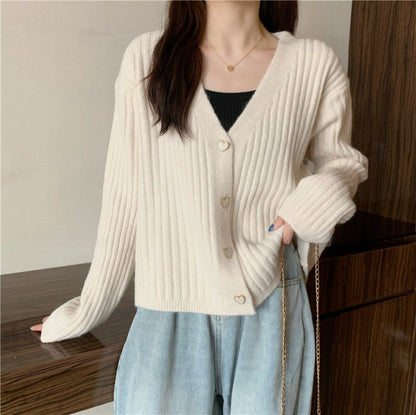 Cardigan en tricot à côtes pour femmes avec des boutons en forme de cœur Chic und Stil