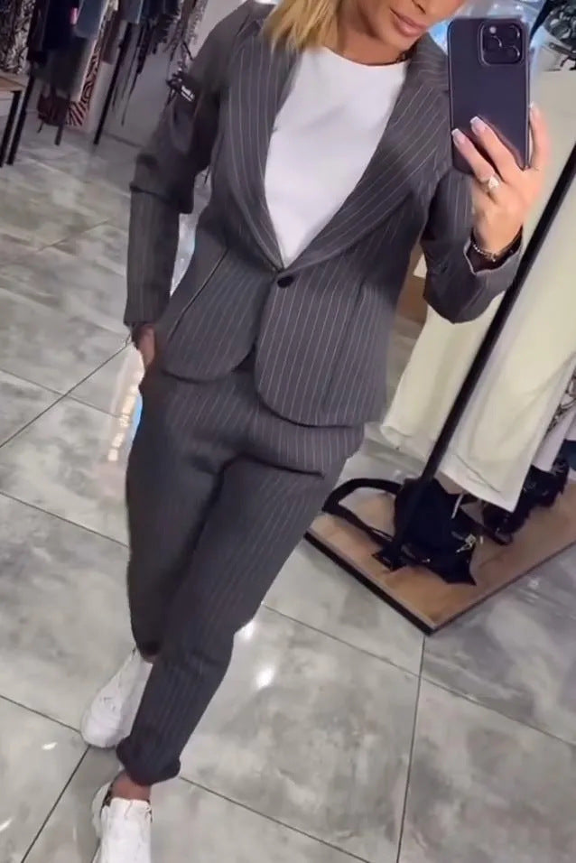 Women Elegant Blazer Set with Striped Pattern and Fitted Pants Chic and Style