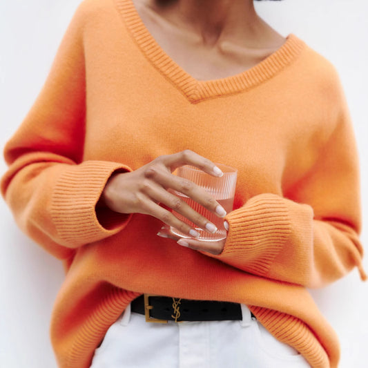 Pull en viscose pour femmes avec encolure en V profonde et larges bords Chic und Stil