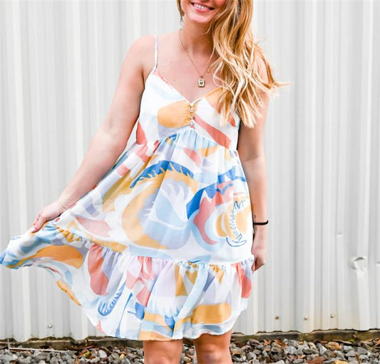 Robe d'été aérienne pour femmes avec un motif ludique et une coupe ample Chic und Stil