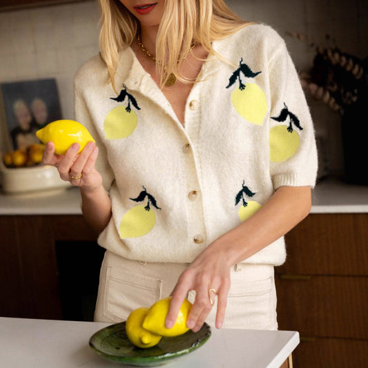 Veste tricotée pour femmes avec un design de citron joyeux et une coupe courte Chic und Stil