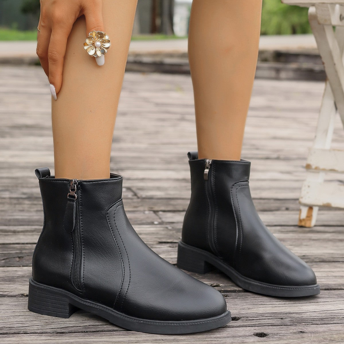 Dames Botte élégante avec fermeture éclair et design à la mode Chic und Stil