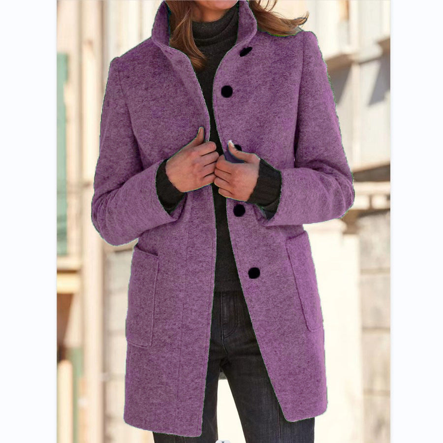 Elegant wool coat for women with a modern cut and practical pockets Chic und Stil
