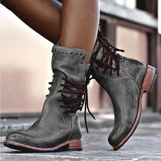 Bottines à la mode pour femmes avec détails décoratifs en lacets et clous Chic und Stil