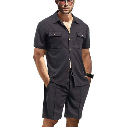 Chemise à manches courtes à la mode pour hommes avec shorts assortis Chic und Stil