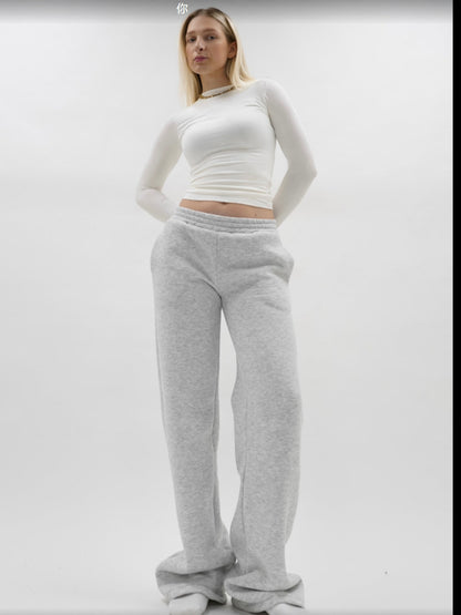 Fitted long sleeve T-shirt set for women and comfortable jogger pants Chic und Stil