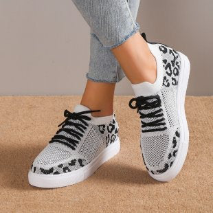 Baskets pour femmes avec un matériau supérieur en maille respirante et un motif animal tendance Chic und Stil