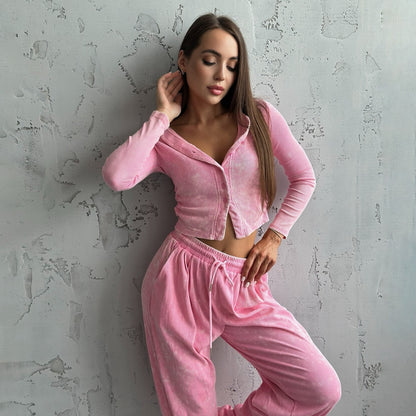 Chic and Style women's sports leisure set with short jacket and wide pants