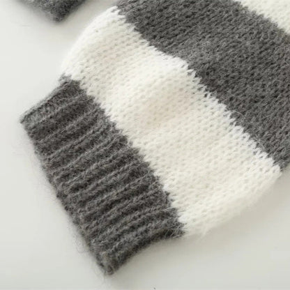 Pull en tricot court pour femmes avec motif rayé marin et col rond Chic und Stil