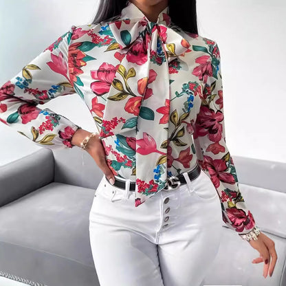 Chemisier dames avec détail de nœud et design floral Chic und Stil