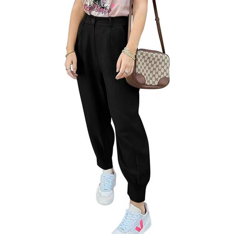 Elegant and fashionable high-waisted pants for women with pleats and side pockets Chic and Style