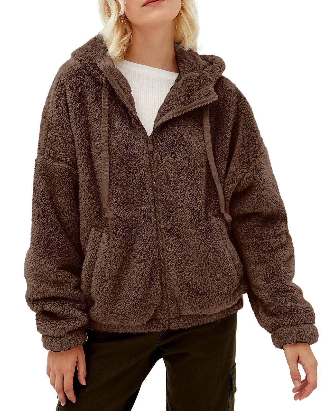 Dame Veste à capuche en fausse fourrure au style oversize Chic und Stil