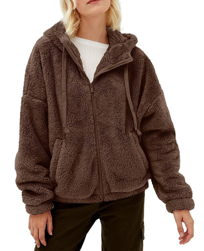 Dame Veste à capuche en fausse fourrure au style oversize Chic und Stil