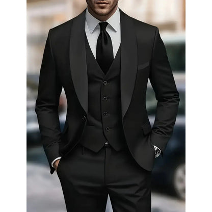 Costume élégant pour hommes avec une coupe slim et un revers en satin luxueux Chic und Stil