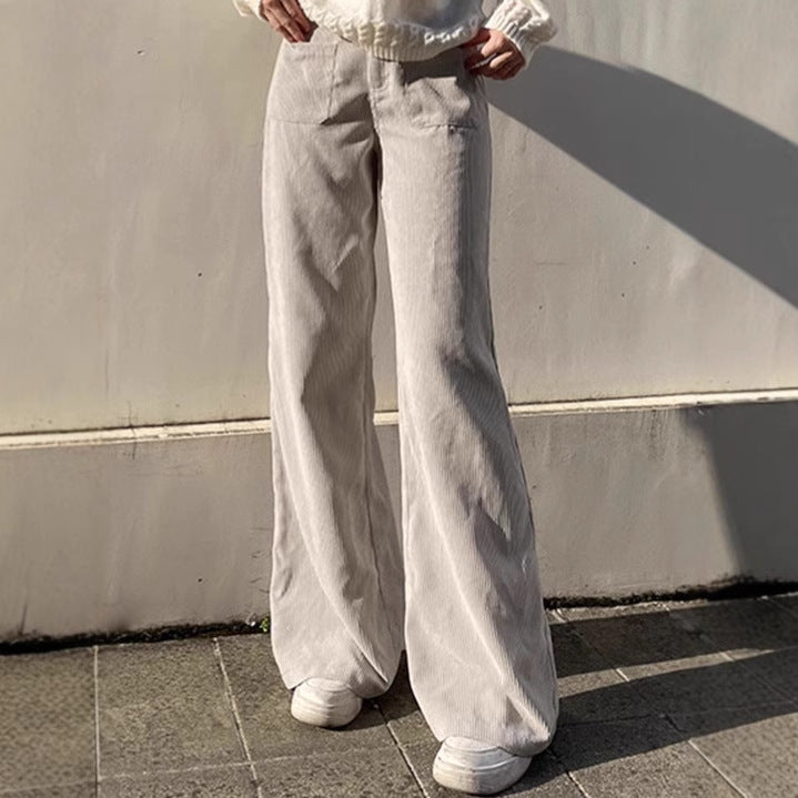 Comfortable and elegant corduroy pants for women with flared leg Chic and Style