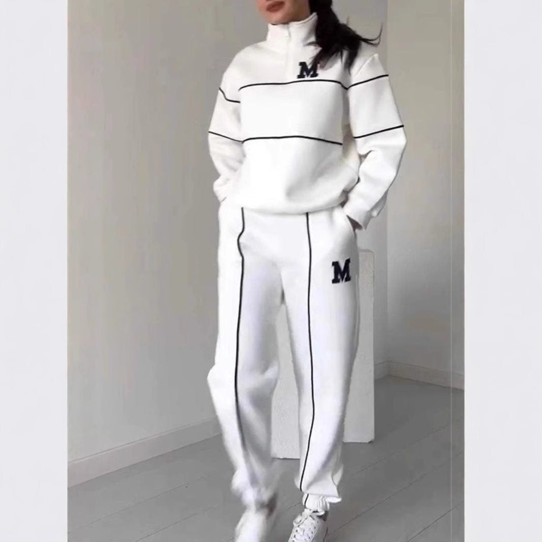 Costume de lounge sportif pour femmes avec col haut et taille élastique Chic und Stil