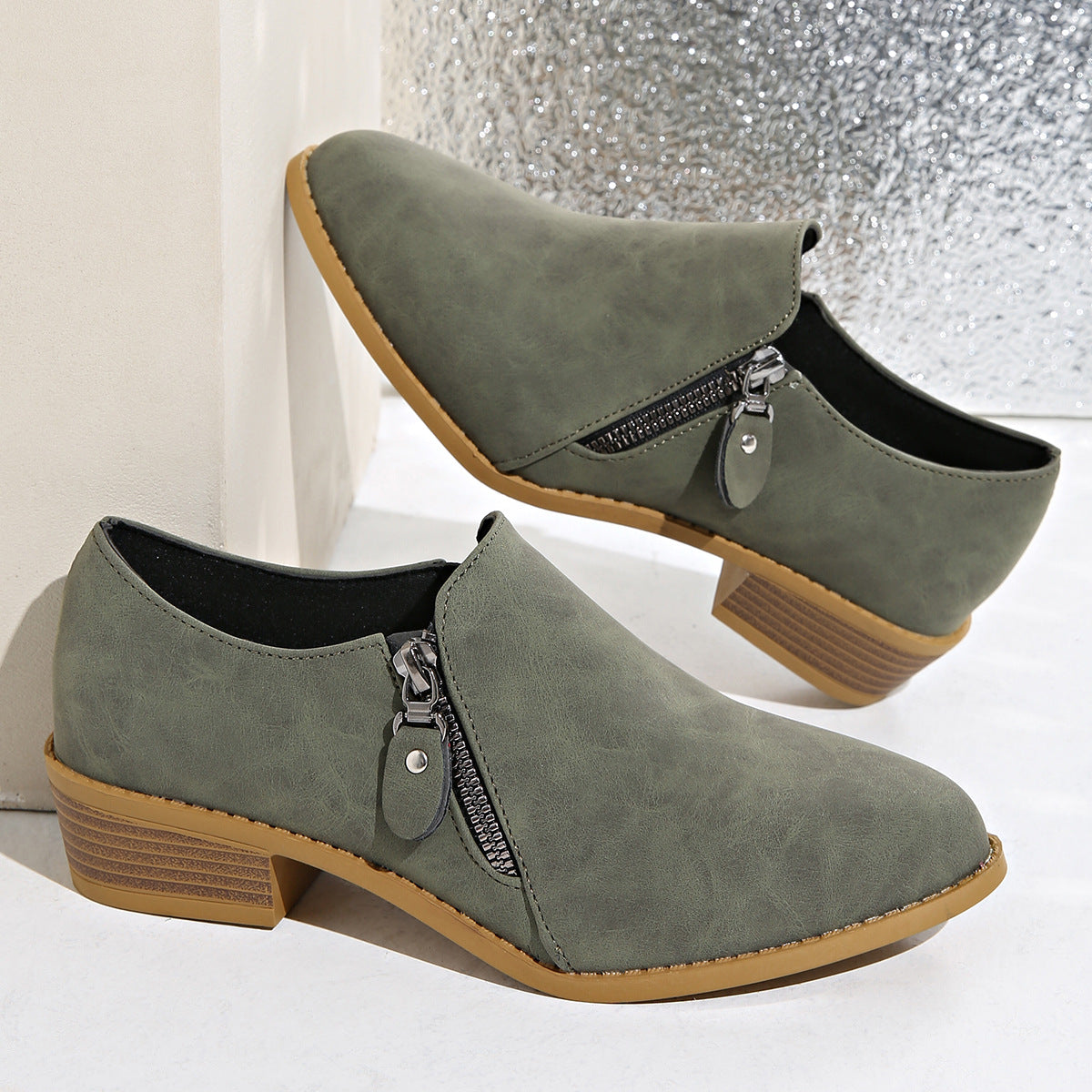 Bottines biker pour femmes avec fermeture éclair à la mode et semelle confortable Chic und Stil