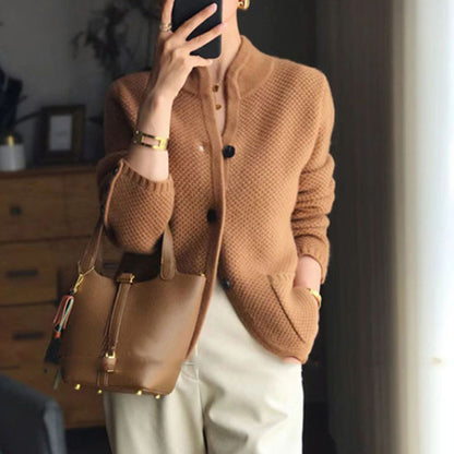 Cardigan pour femmes avec design structuré et poches pratiques Chic und Stil