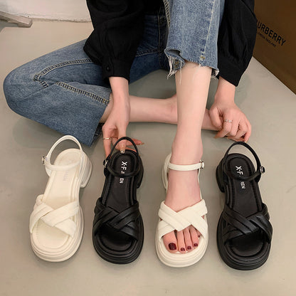 Sandales pour femmes avec des bretelles croisées élégantes et un talon bloc confortable Chic und Stil