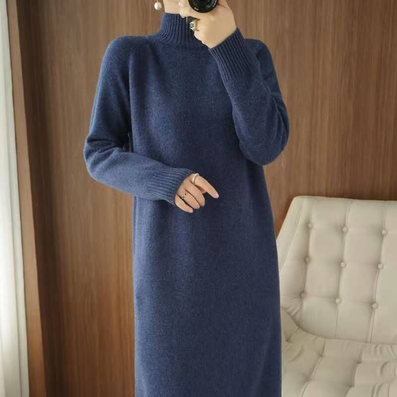 Robe en tricot pour femmes avec col haut et coupe légèrement oversize Chic und Stil