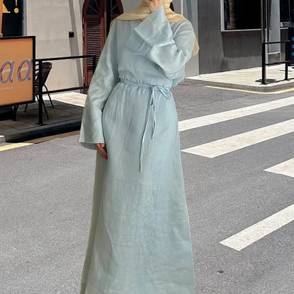 Robe maxi femme avec ceinture ajustable et col élégant Chic und Stil