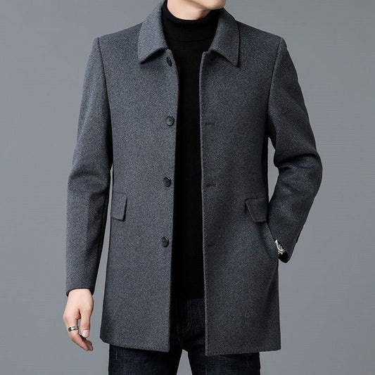 Elegant wool coat for men with classic lapels and pockets Chic und Stil