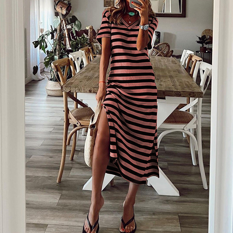Robe maxi pour femmes avec une fente latérale profonde et un motif à rayures tendance Chic und Stil