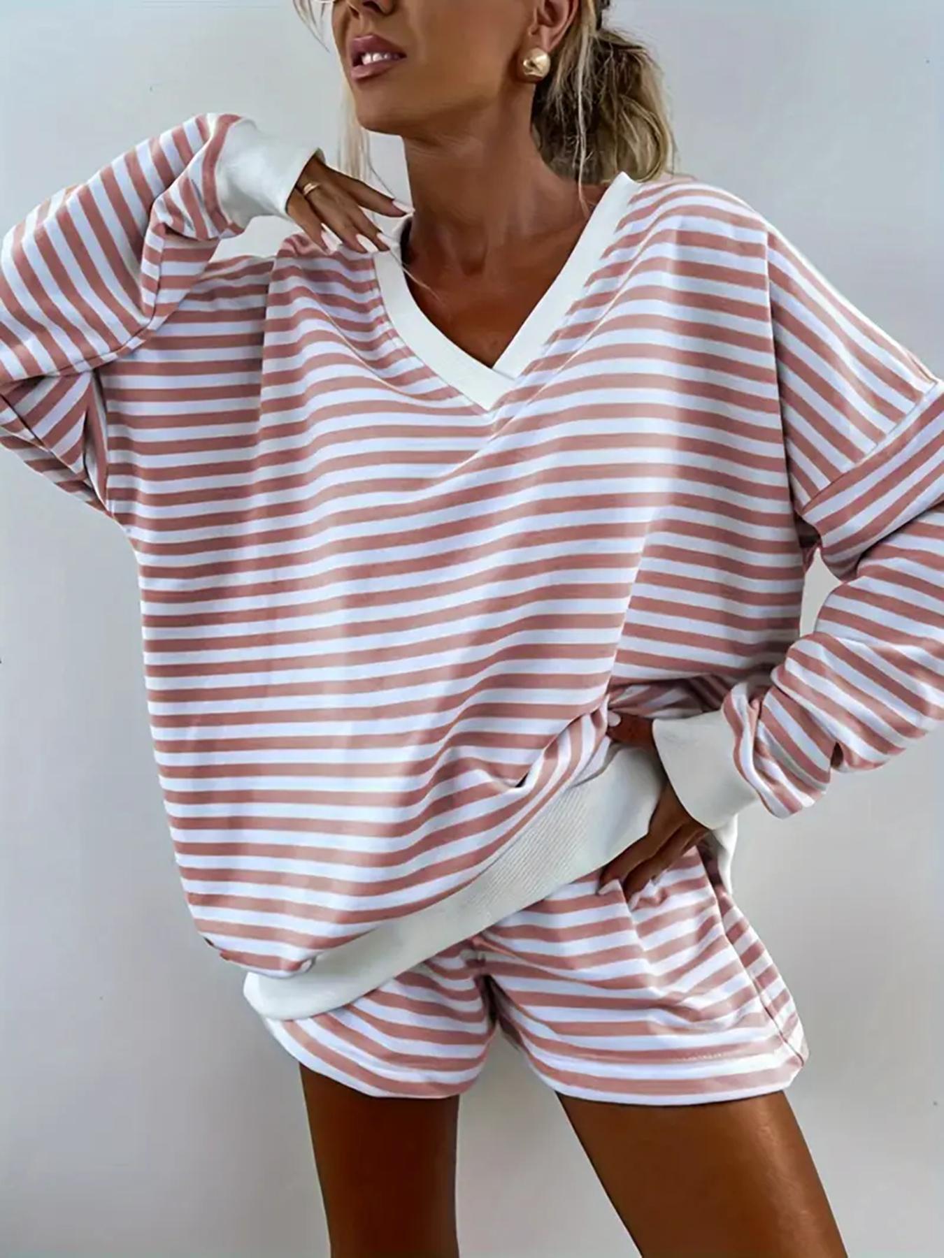 Dames Haut de sport à rayures avec shorts courts Chic und Stil
