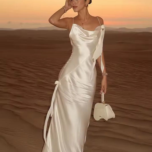 Robe en satin pour femmes avec un design élégant à volants et des bretelles réglables Chic und Stil