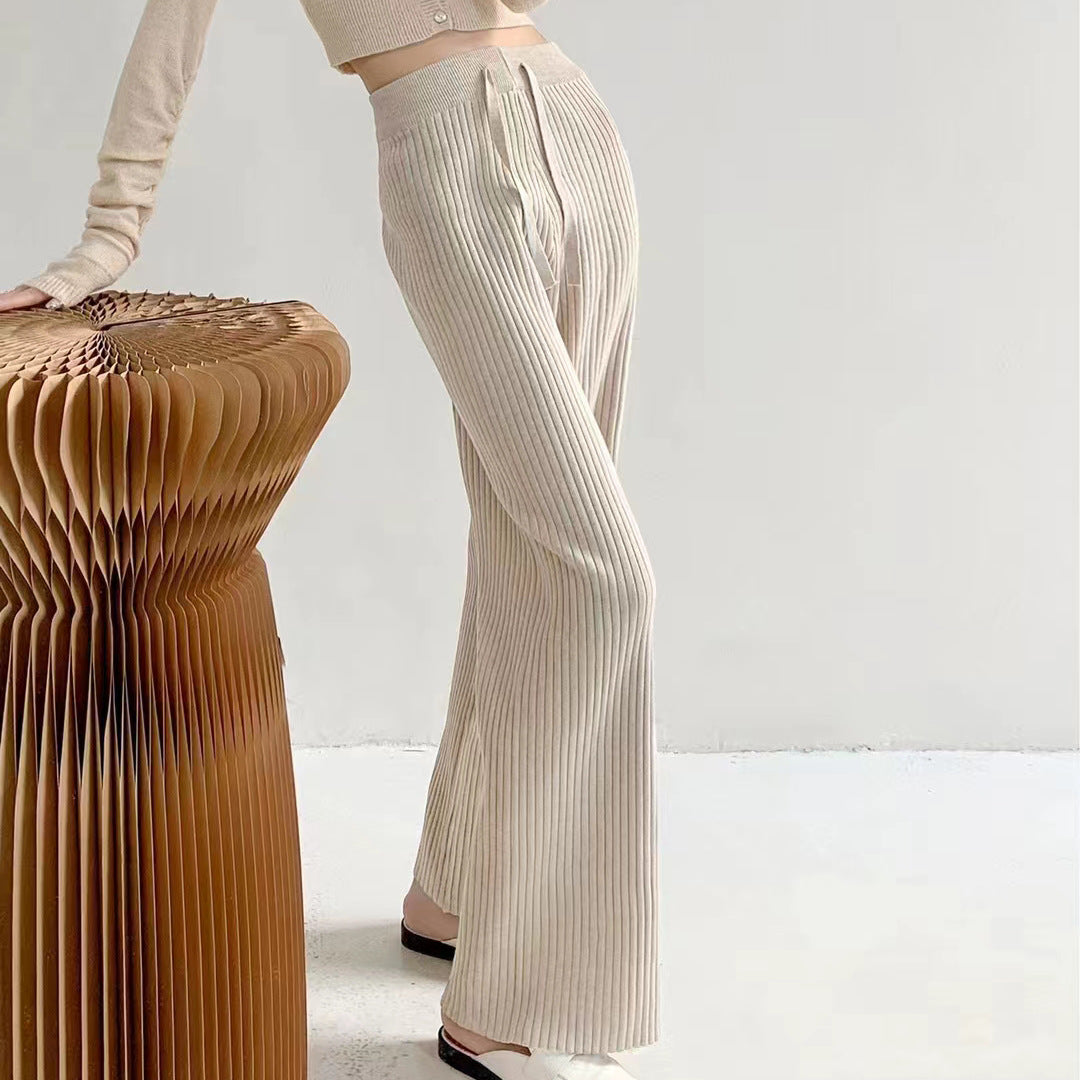 Chic and Style women's pleated high-waisted pants with elastic waistband