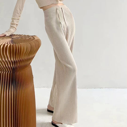 Chic and Style women's pleated high-waisted pants with elastic waistband