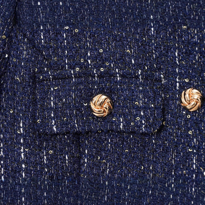 Elegant tweed jacket for women with button details and tailored fit Chic und Stil