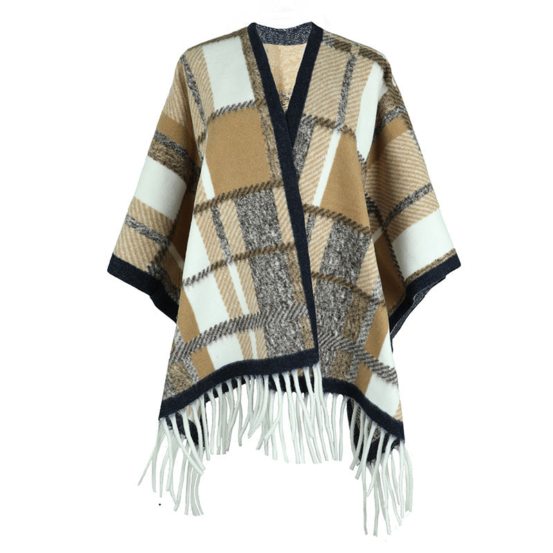 Elegant poncho for women with modern check pattern and fringes Chic and Style
