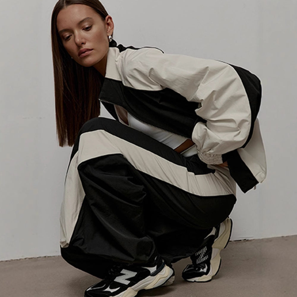 Functional sports jacket for women with high collar and relaxed fit Chic and Style