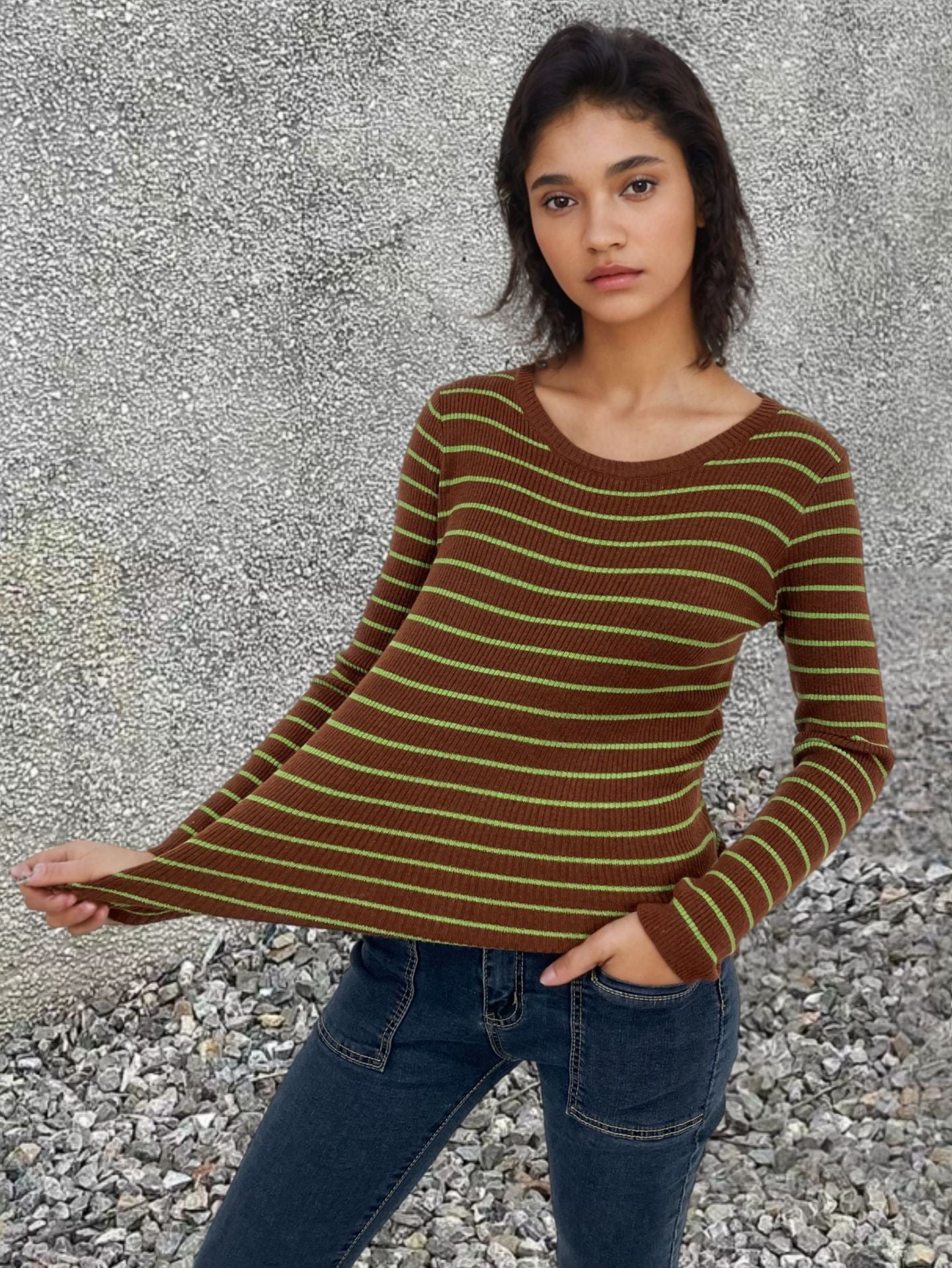 Pull à manches longues pour dames avec un motif rayé moderne et une coupe confortable Chic und Stil