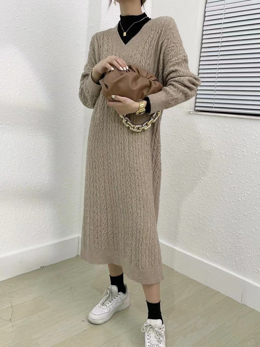 Robe tricot femme avec motif cable et décolleté en V profond Chic und Stil