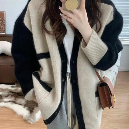 Cardigan en tricot pour femmes avec coupe décorative et poches pratiques Chic und Stil