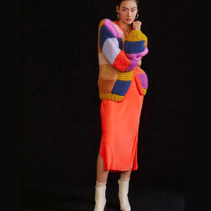 Cardigan en gros tricot pour dames avec un design patchwork coloré Chic und Stil