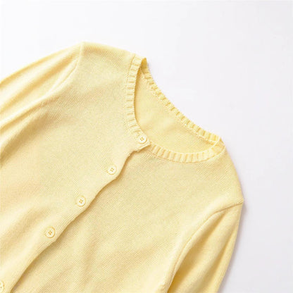 Women's lightweight cardigan with simple buttons and elegant cut Chic and Style