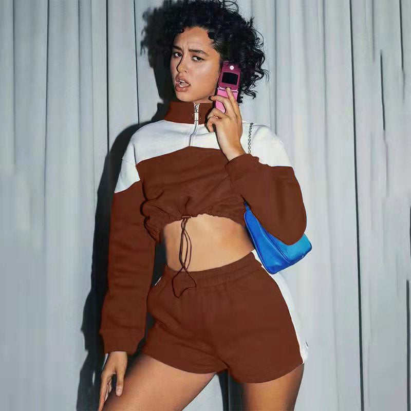 Ensemble sportif pour femmes avec veste cropped et shorts Chic und Stil