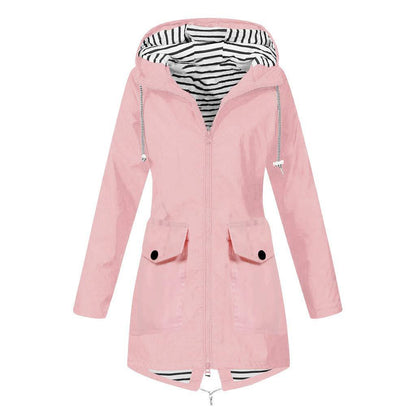 Functional women's jacket with adjustable hood and practical pockets Chic and Style