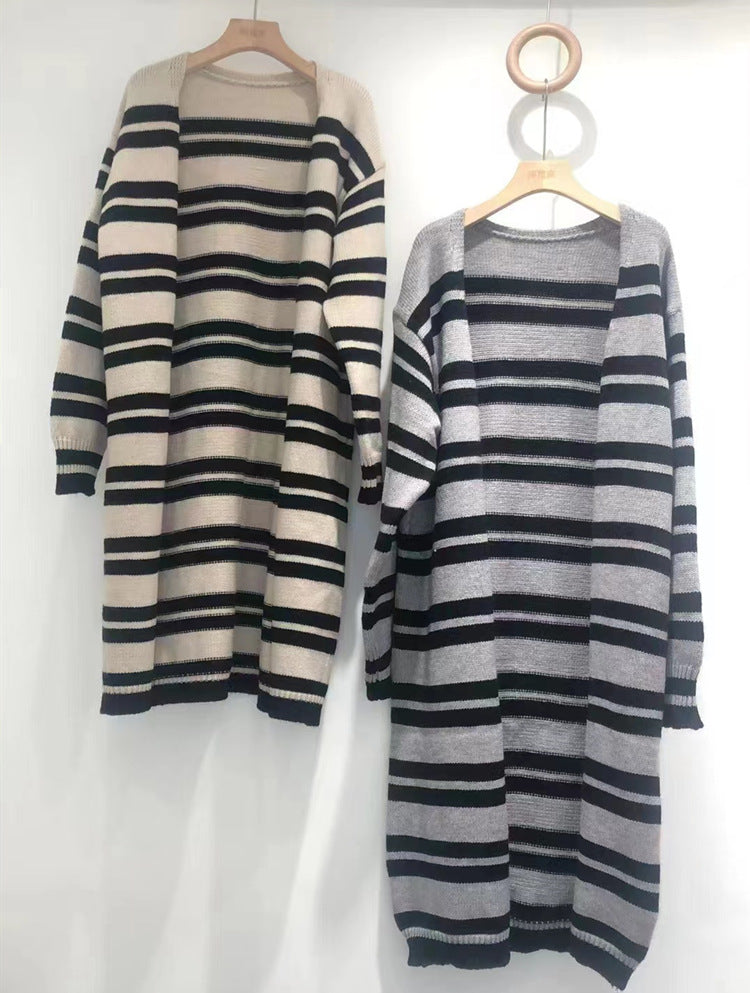 Dames cardigan plus long tricoté avec des détails modernes de rayures Chic und Stil