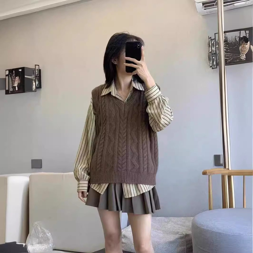 Dames gros tricot gilet avec décolleté en V et motif torsadé Chic und Stil