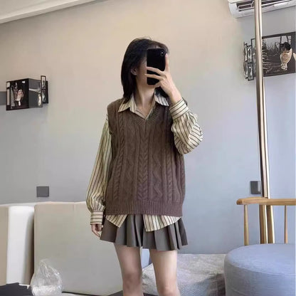 Dames gros tricot gilet avec décolleté en V et motif torsadé Chic und Stil