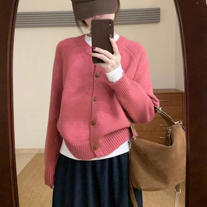 Pull en tricot confortable pour femmes avec détails de boutons et épaules tombantes Chic und Stil