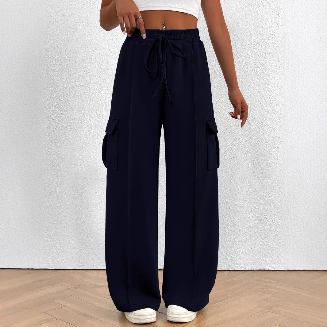 Wide cargo pants for women with elastic waist and practical pockets Chic und Stil