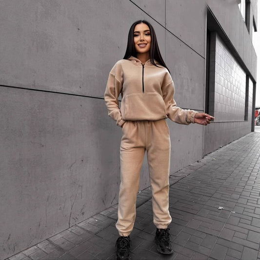 Ladies sporty hoodie with comfortable jogging pants Chic and Style