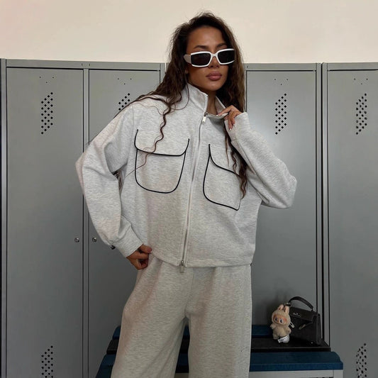 Casual women's tracksuit set with a trendy jacket and wide pants Chic und Stil