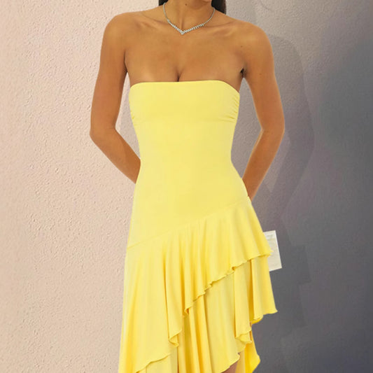Robe cocktail pour dames avec ourlet asymétrique et détails de volants à la mode Chic und Stil